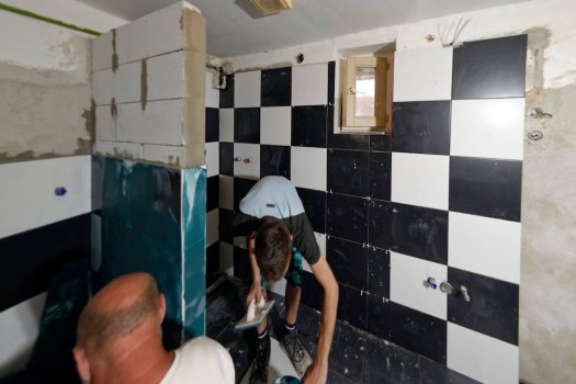 De wederopbouw mét vloertegels.