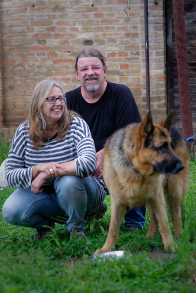Nero tijdens de gewenningsperiode met zijn nieuwe baasjes. En het afscheid van zijn oude bazin.